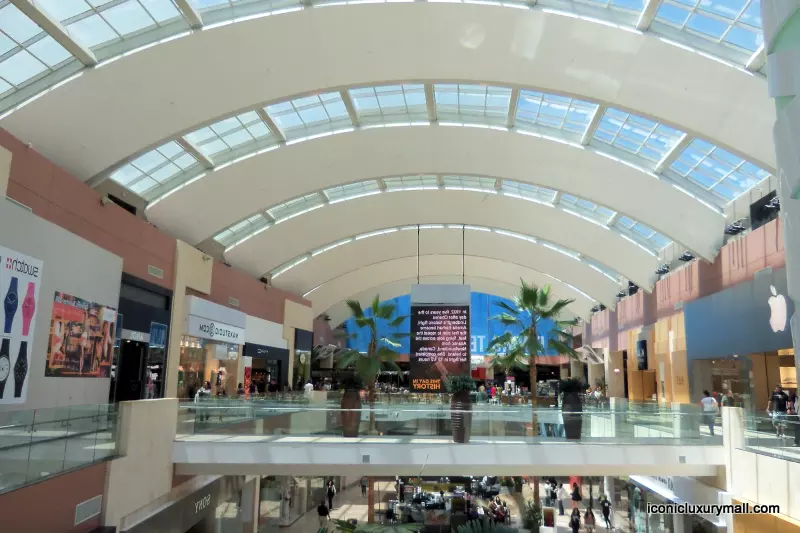 Famous Shopping Malls in California